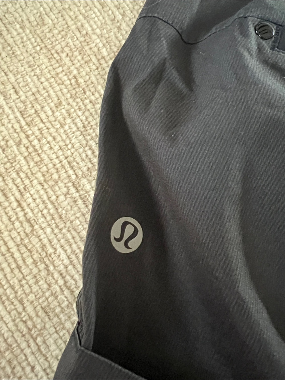 Lululemon Women’s Black Elastic-Waist Drawstring Shorts - Picture 3 of 4